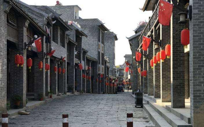 迪丽热巴引领时尚潮流,率先穿上2024春夏高级定制时装!